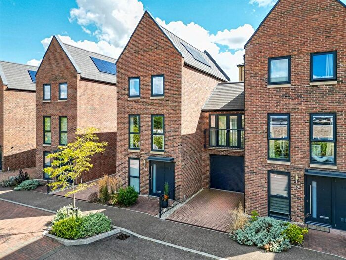 4 Bedroom House For Sale In Shrewsbury Road, Cambridge, CB3