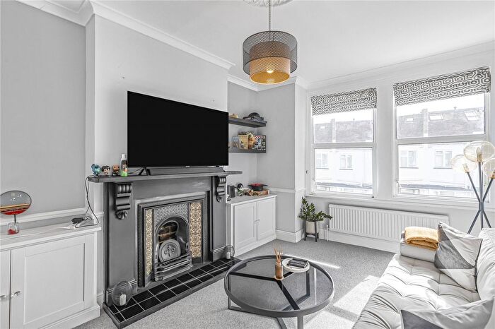 2 Bedroom Flat For Sale In Colehill Lane, London, SW6