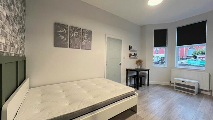 1 Bedroom Studio To Rent In Stockwood Crescent, Luton, Bedfordshire, LU1