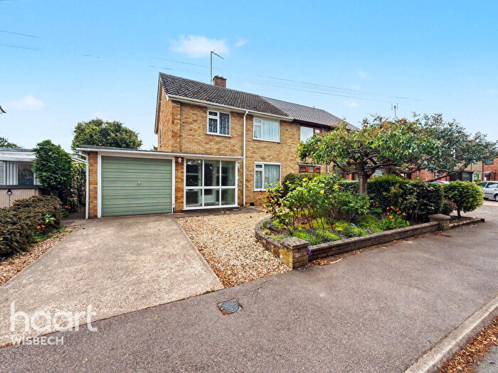 3 Bedroom Semi Detached House For Sale In Fenland Road, Wisbech, PE13
