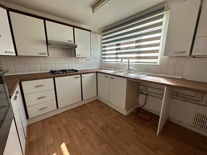 Flat To Rent In Bankwaters Road, Corsham, SN13
