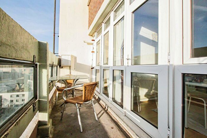 2 Bedroom Flat For Sale In Farthing Fields, Wapping, London, E1W