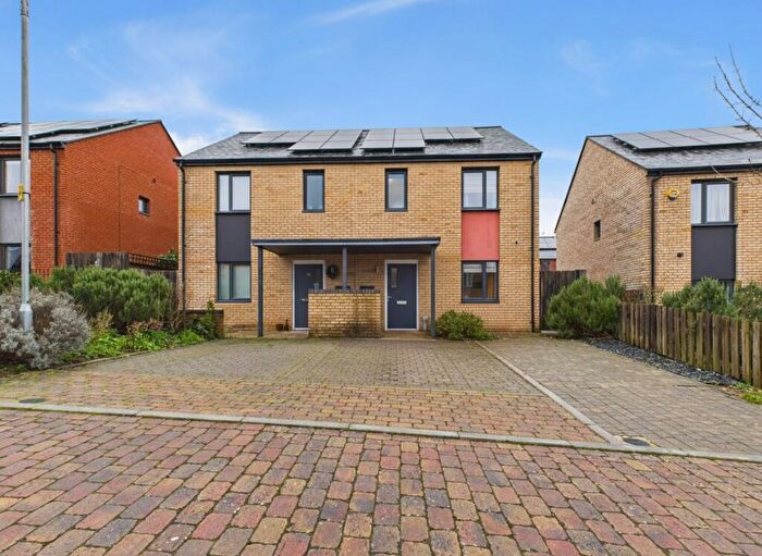 3 Bedroom Semi Detached House For Sale In Abraham Way, Bordon, Hampshire, GU35