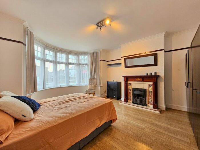 1 Bedroom Flat To Rent In Imperial Drive, Harrow, HA2