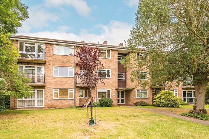 2 Bedroom Flat To Rent In Hampton Road, Teddington, TW11