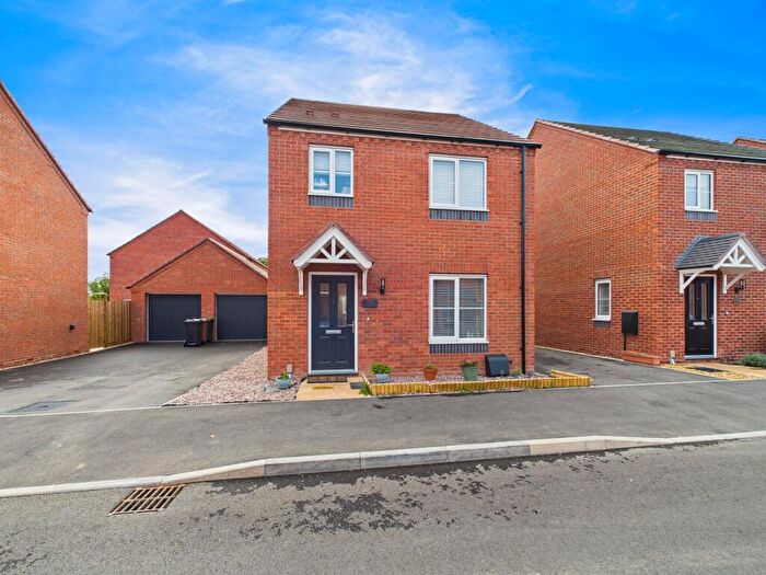 3 Bedroom Detached House For Sale In Dalbeattie Avenue, Stenson Fields, DE24