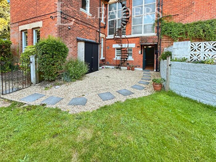 1 Bedroom Flat To Rent In Dunbar Road, BH3