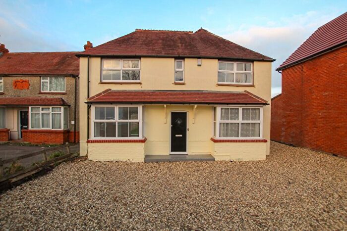 3 Bedroom Detached House To Rent In Kings Road, Newbury, Berkshire, RG14