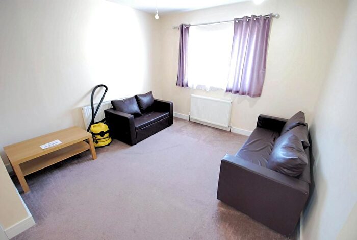 3 Bedroom Flat To Rent In Woodside Avenue, Wembley, HA0