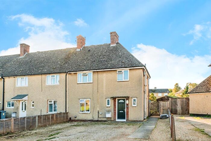 3 Bedroom End Of Terrace House For Sale In Fox Close, Bampton, OX18