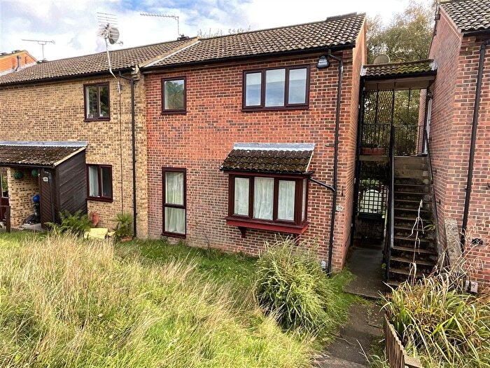1 Bedroom Maisonette For Sale In Brooklands Road, Tollgate Hill, Crawley, West Sussex, RH11