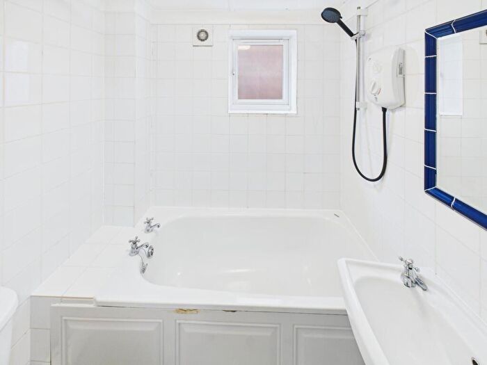 1 Bedroom Apartment For Sale In Watermoor Road, Cirencester, GL7