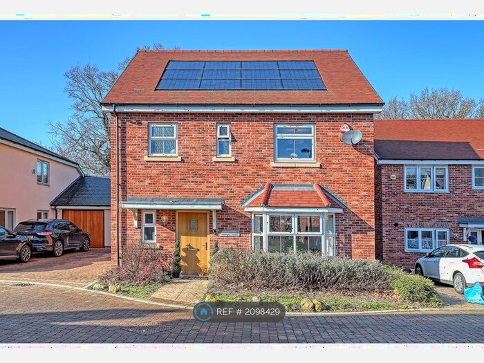 3 Bedroom Detached House To Rent In Watlington Gardens, Great Warley, Brentwood, CM13