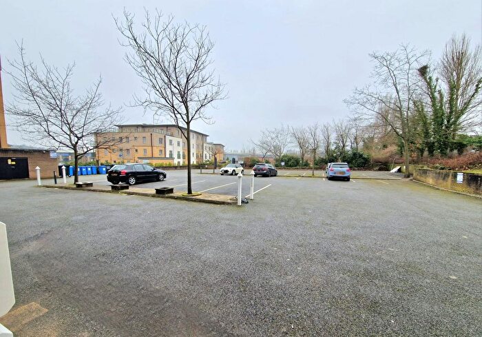 1 Bedroom Flat To Rent In Eastern Road, Bracknell, Berkshire, RG12