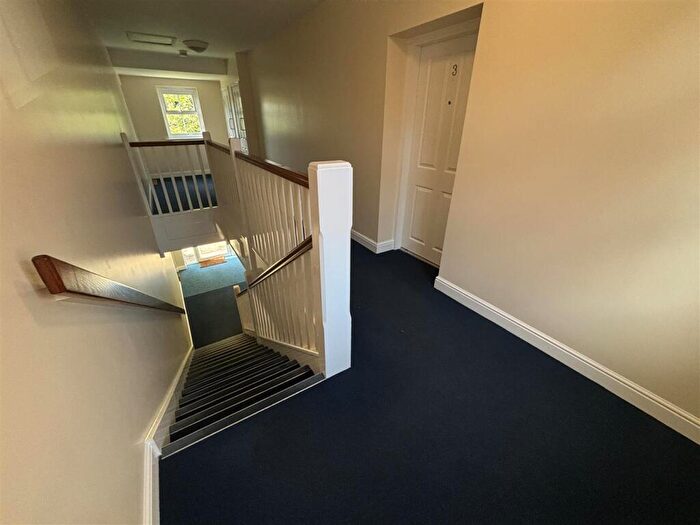 2 Bedroom Flat To Rent In Bickerton Court, Spital, CH63