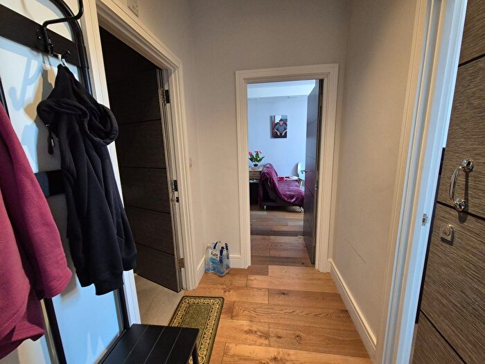 1 Bedroom Flat To Rent In Station Road, London, N3