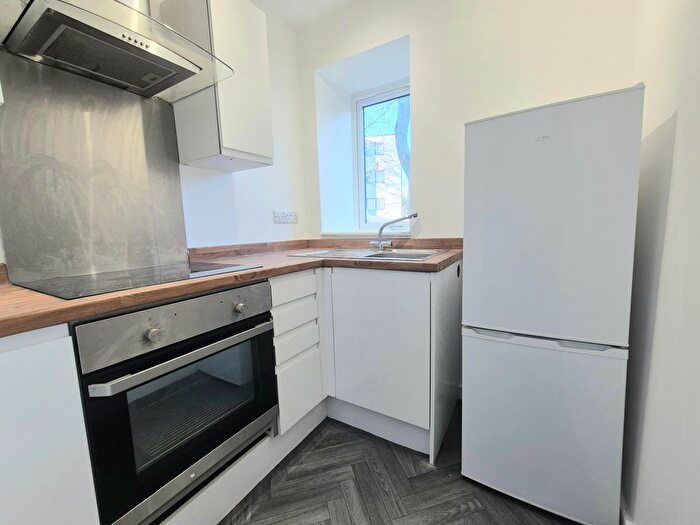 1 Bedroom Flat To Rent In West Parade Flats, Halifax, HX1