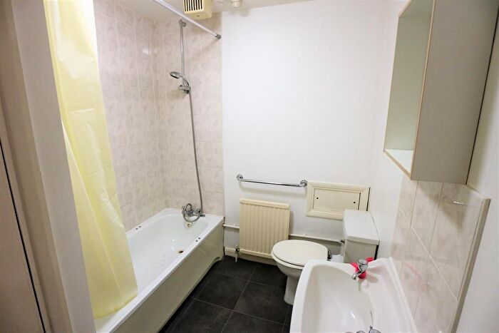 1 Bedroom Flat To Rent In Selwood House, Kemnal Road, Chislehurst, BR7