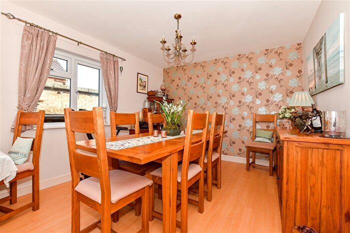 4 Bedroom Semi-detached House For Sale In Hartley Road, Cranbrook, Kent, TN17