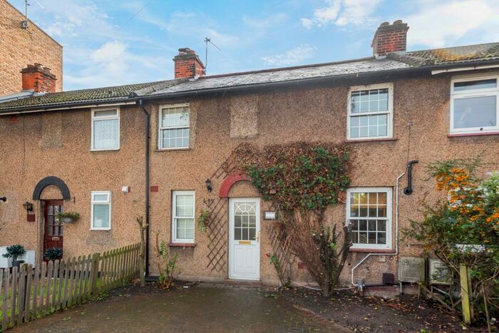 3 Bedroom Terraced House To Rent In Mays Lane, Barnet, EN5