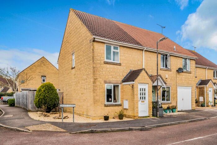 2 Bedroom Semi-Detached House For Sale In Drift Close, Chesterton, GL7