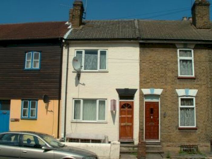 2 Bedroom Terraced House To Rent In Luton Road, Chatham, ME4