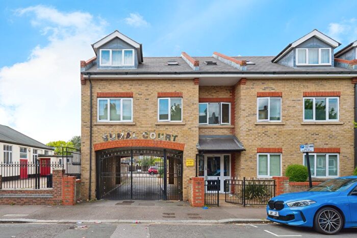 2 Bedroom Flat To Rent In Ashville Road, London, E11