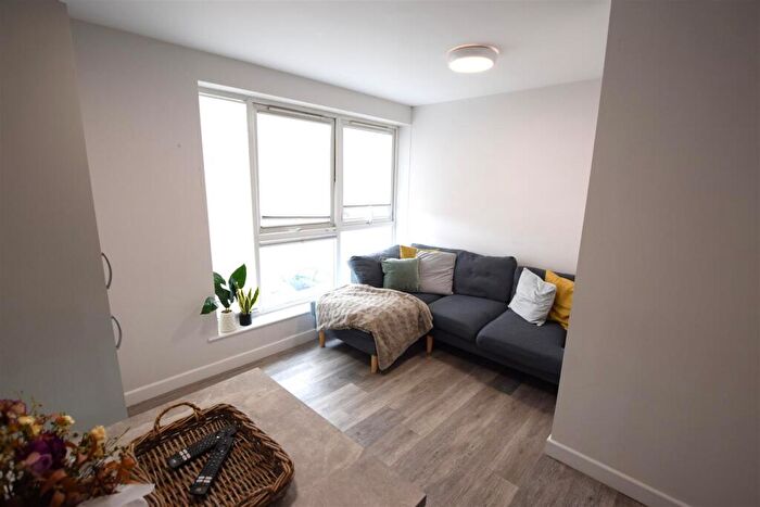 4 Bedroom Flat To Rent In Apt, Brayford Court - Student Apartment - /, LN1