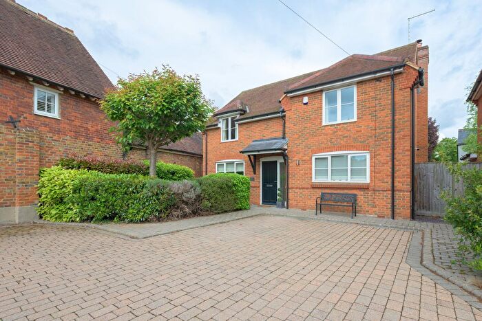 4 Bedroom Detached House For Sale In Hedsor Road, Bourne End, SL8
