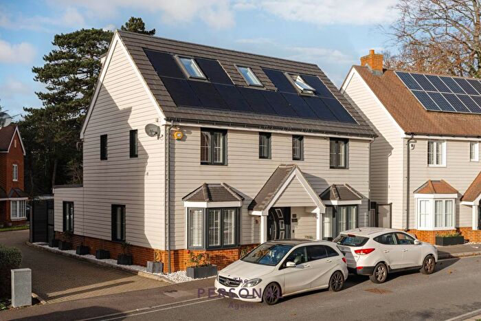 4 Bedroom Detached House To Rent In Metcalfe Avenue, Carshalton, SM5