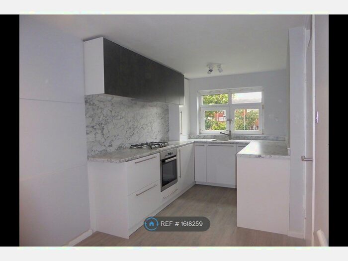 3 Bedroom Maisonette To Rent In Knights Close, London, E9