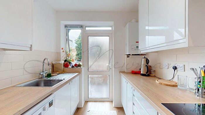 2 Bedroom Flat To Rent In Great Ormond Street, Bloomsbury, WC1N