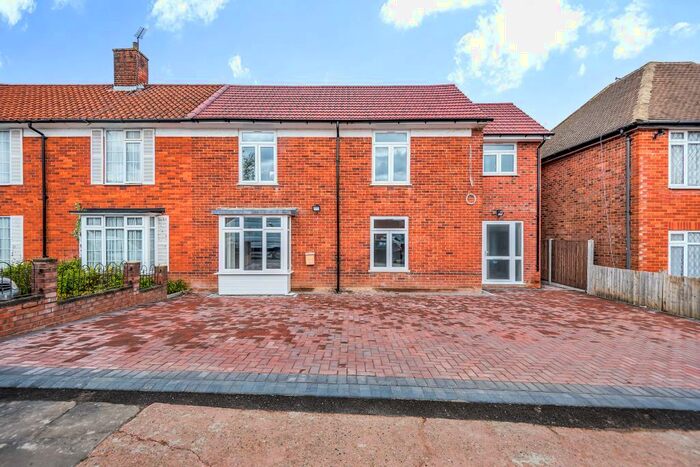 2 Bedroom Apartment To Rent In Stanmore, Harrow, HA7