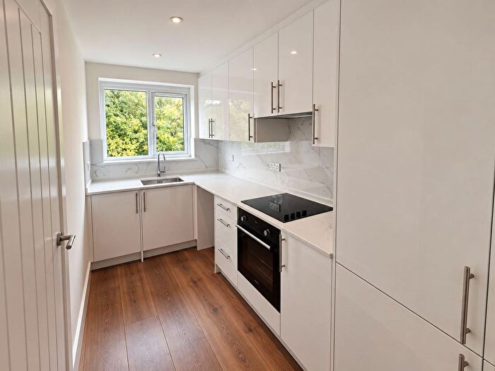 1 Bedroom Flat To Rent In Green Acres, Croydon, CR0