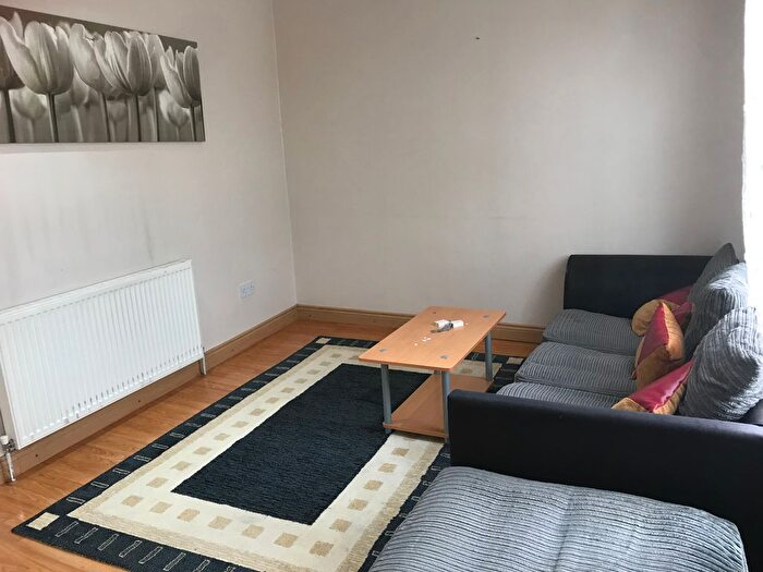 1 Bedroom Flat To Rent In Edinburgh Road, London, N18