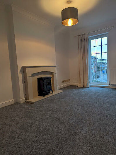 3 Bedroom Town House To Rent In Chaplin Close, Salford, M6