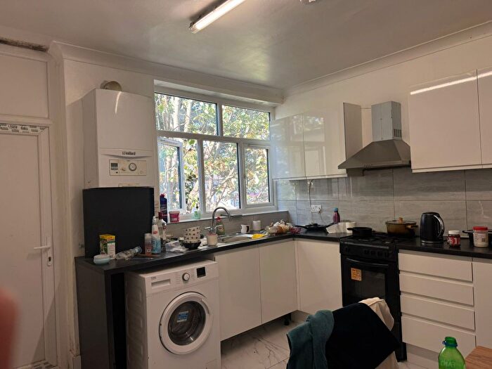2 Bedroom Flat To Rent In Charlemont Road, London, E6