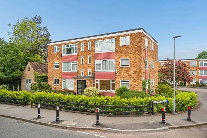 2 Bedroom Flat For Sale In Coldharbour Lane, Bushey, WD23