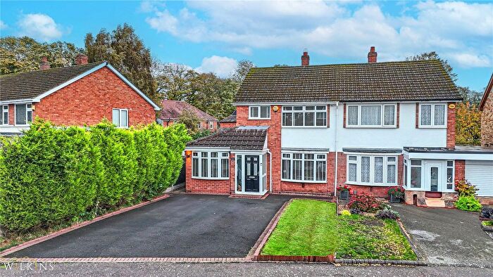 3 Bedroom Semi Detached House For Sale In Reindeer Road, Fazeley, Tamworth, B78
