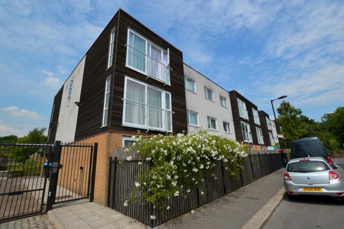 1 Bedroom Flat To Rent In Borland Road Peckham, SE15
