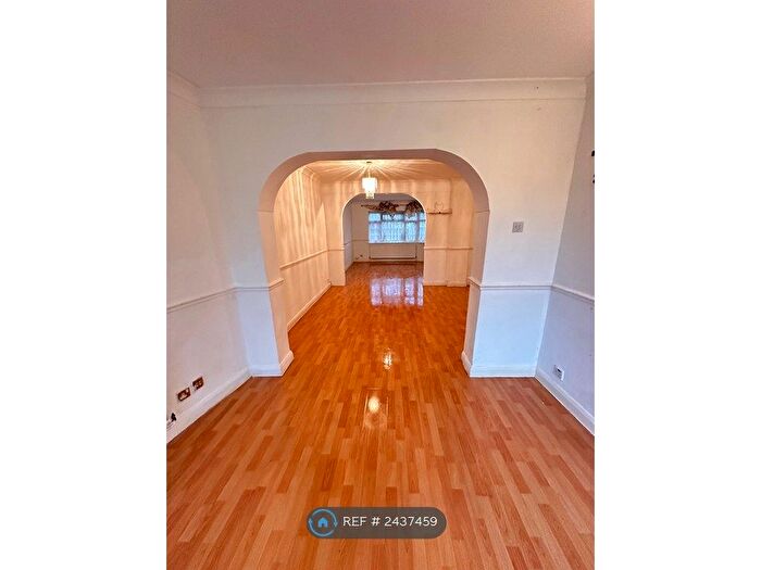 5 Bedroom Semi-Detached House To Rent In Hayes, Hayes, UB4