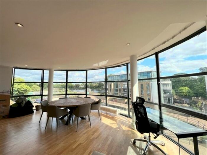 2 Bedroom Flat To Rent In Town Meadow, Brentford, TW8