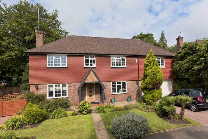 5 Bedroom Detached House To Rent In Kingswood Close, Weybridge, KT13