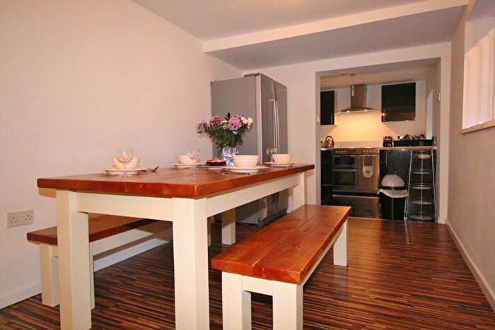 5 Bedroom Flat To Rent In Crofton Street, Manchester, M14