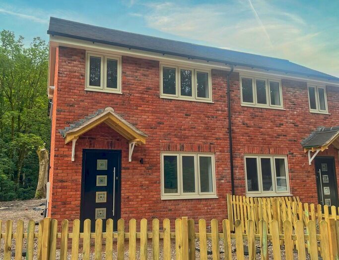 2 Bedroom Semi-Detached House For Sale In Woodside View, Oakamoor, ST10