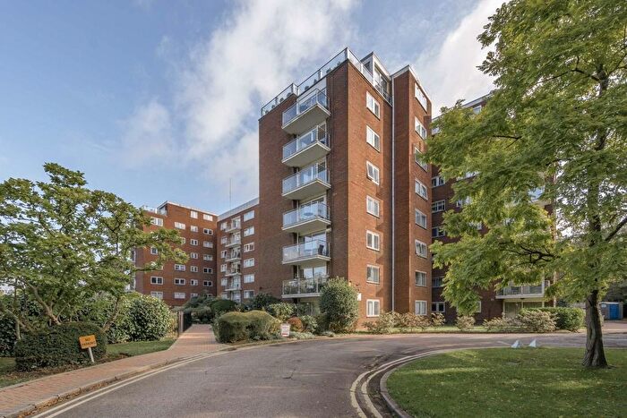 2 Bedroom Flat To Rent In Hillcrest Road, Ealing, W5