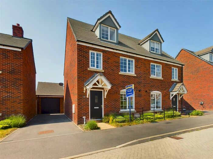 3 Bedroom Semi-Detached House To Rent In Woodgreen Square, Chinnor, OX39