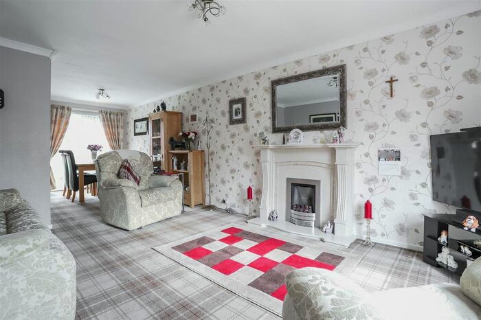 3 Bedroom Detached House For Sale In Pickard Close, Barnoldswick, BB18
