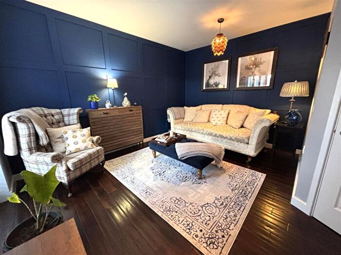 3 Bedroom Semi-Detached House For Sale In , Halifax Road, Hipperholme, HX3