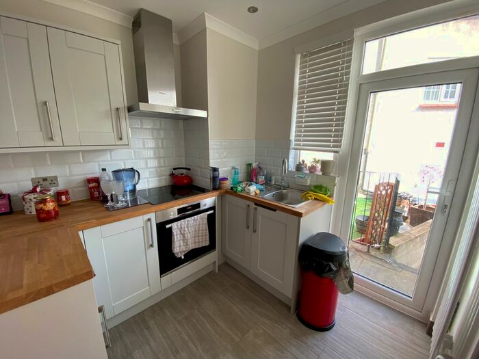 2 Bedroom Flat To Rent In Station Square, Petts Wood, Orpington, BR5